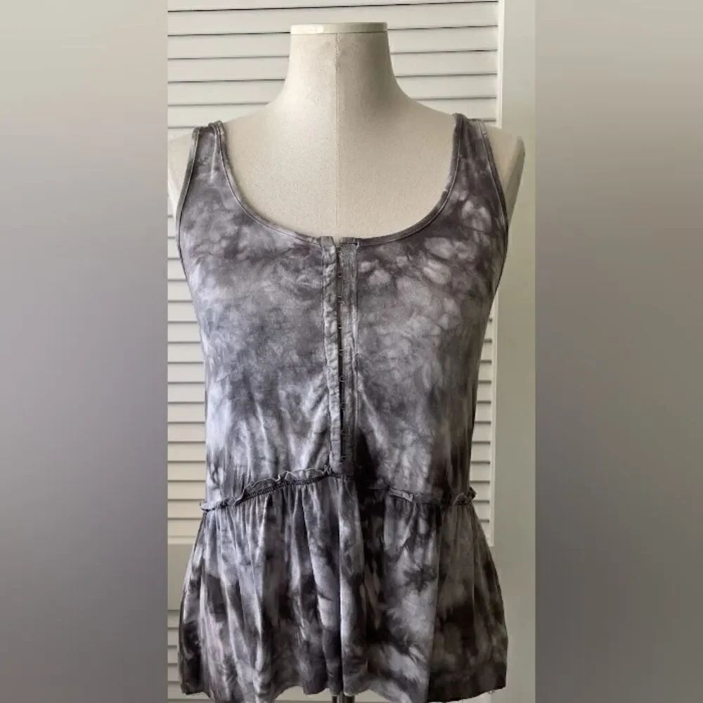 American Eagle M Gray Tie Dye Scoop Neck Peplum Sleevelss Tank with Hooks Detail